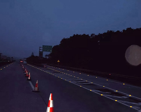 Solar Pavement Levelled Marker/Stud images